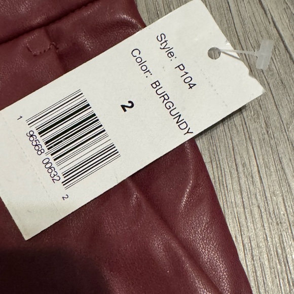 *NEW* size 2 Burgandy Faux leather, Fitted Wide Leg Pant Alexia Admor - Picture 5 of 7